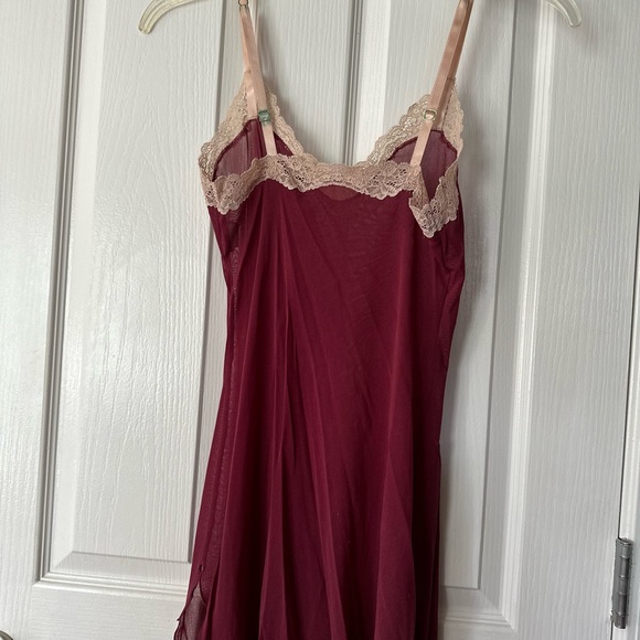 Sheer Nighty (burgundy) - Picture 2 of 2